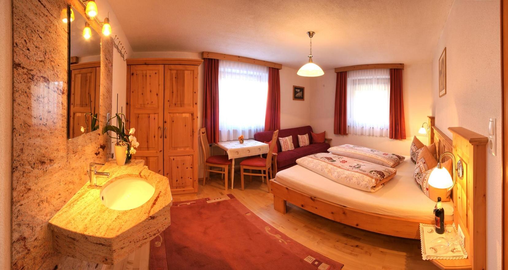 Wohnbereich der Ferienwohnung Schweizerhof