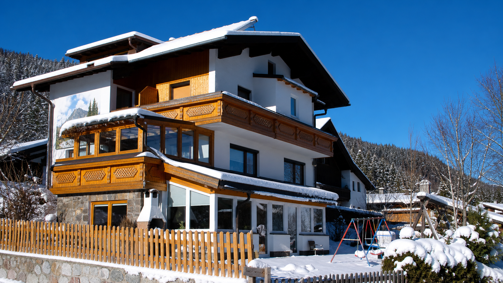 Haus Hochzeigerblick im Winter mit Schnee und Blick ins Pitztal